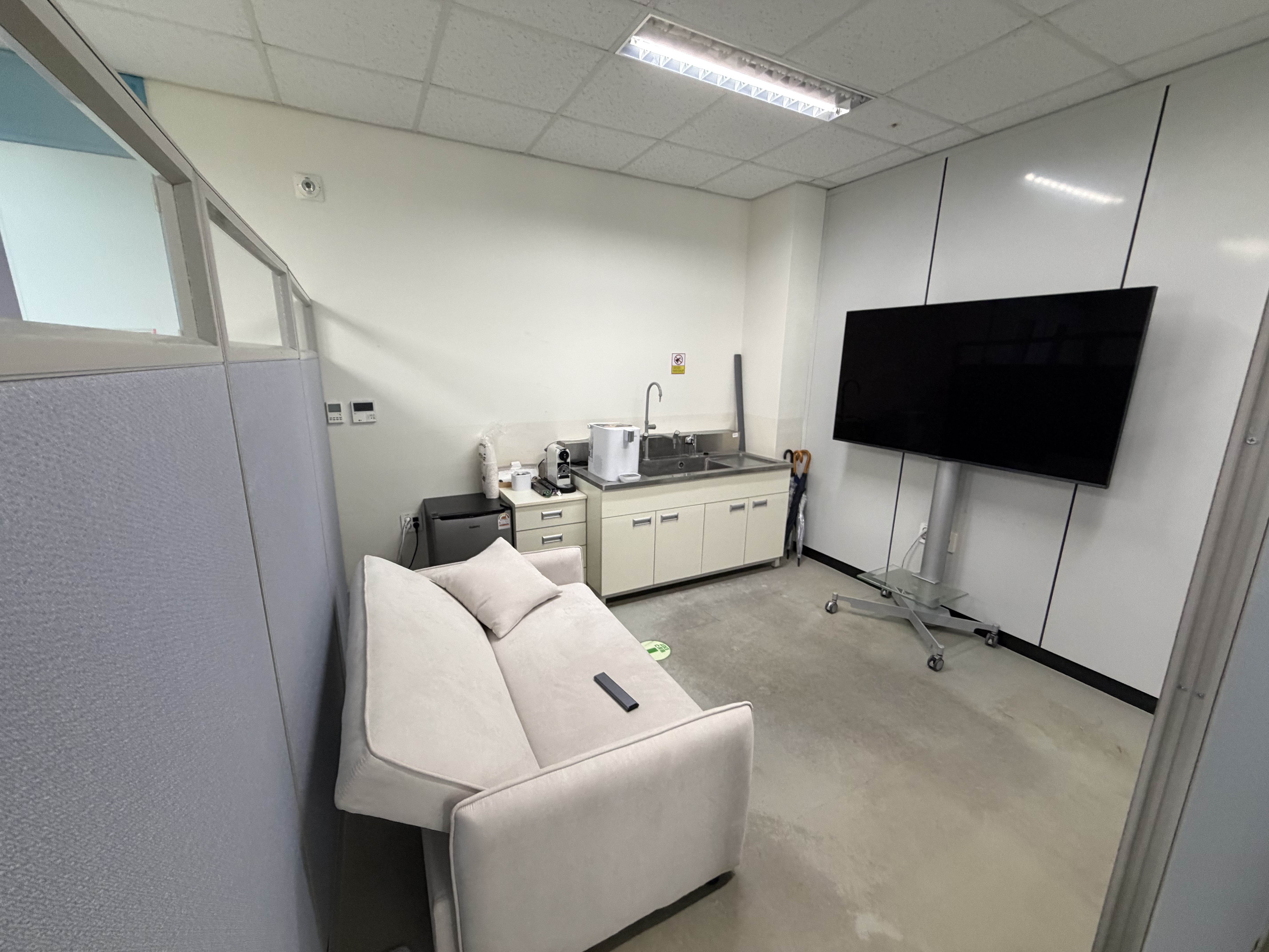 SAIL lab lounge and meeting area